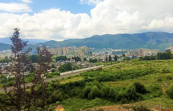 ޔުނާންގެ ފަހުރުވެރި ސަގަފާތް ހިމާޔަތްކޮށް،ދެއްކީ ނަމޫނާ