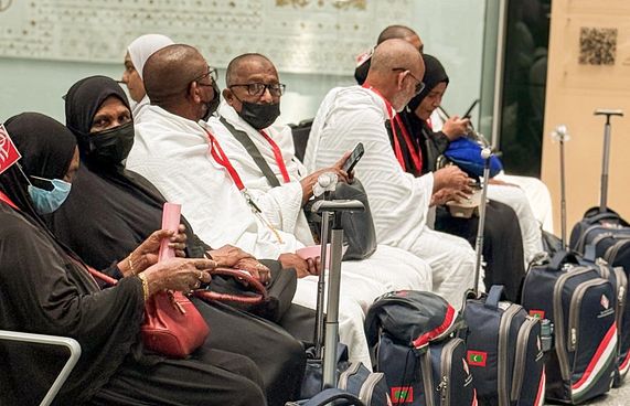 އުމްރާވެރިއަކަށް ކަމެއް ދިމާވެއްޖެ ނަމަ ގުޅާނެ ނަމްބަރެއް