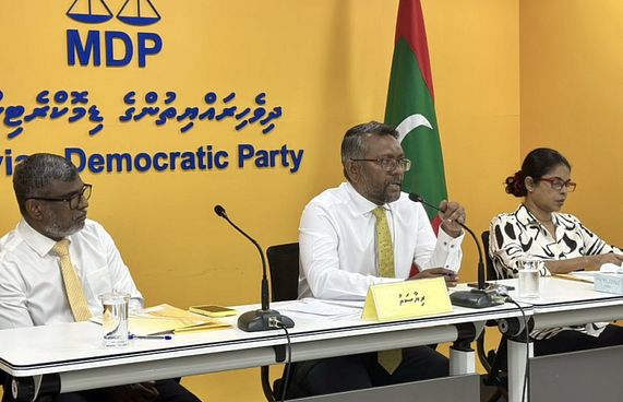 ކައުންސިލްތަކާ ގުޅޭ ބިލު ތަސްދީގު ނުކުރަން ގޮވާލައިފި
