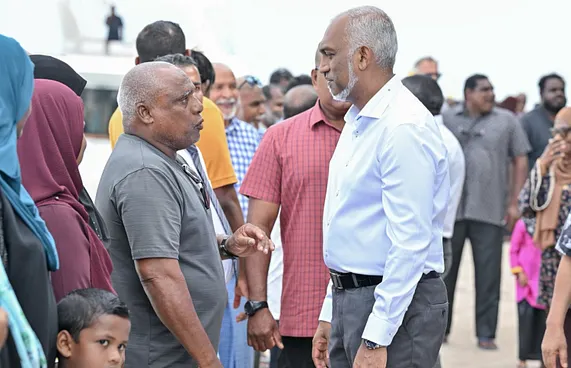 ބ. ދަތުރު ނިންމެވީ ހަމަހަމަކަމުގެ ޔަގީންކަމާ އެކު