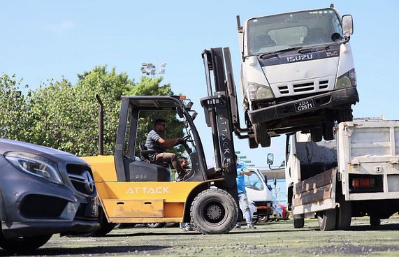 ގަވާއިދާ ހިލާފަށް ޕާކުކޮށްފައިވާ އުޅަނދުތައް ނަގަން ފަށަނީ