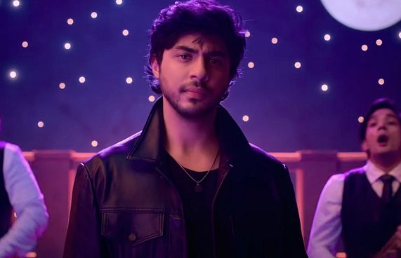 "ދަ ބޭޑްސް އޮފް ބޮލީވުޑް"ގެ ފުރަތަމަ ފެނިލުން