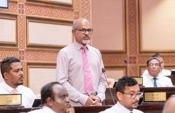 ވަގަށް އެތެރެކުރާ ސިނގިރެޓް ގިނަ: ނާޒިމް