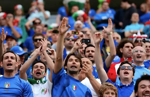 އިޒްރޭލް ސަސްޕެންޑްކުރަން އިޓަލީ ކޯޗުން ގޮވާލައިފި