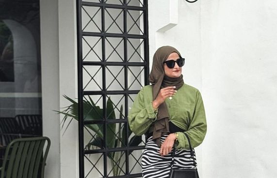 ވަކީލެއް ކަމަށް ހެދިގެން އުޅުނު މައްސަލައެއް ޕޮލިހަށް