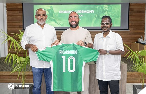 ދުނިޔޭގެ ފުޓްސަލް ލެޖެންޑް އެޗްޑީސީ އަށް