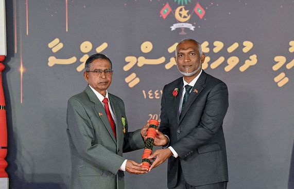 ދިވެހި ދައުލަތުގެ އިއްޒަތް އުތީމު އާދަމްބެއަށް