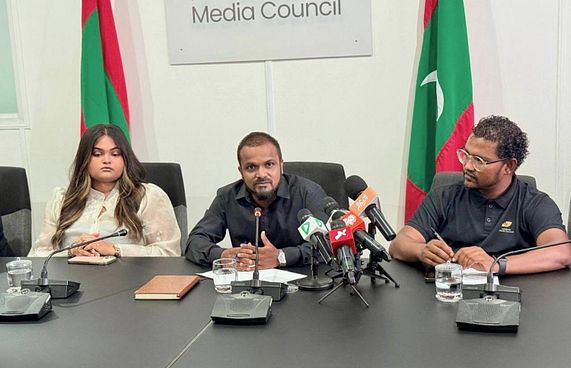 "ނޫސްވެރިންގެ ކަންބޮޑުވުމަށް ދިނީ ބީރު ކަންފަތެއް"