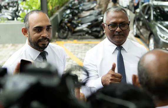 ޕްރެޝާކުރުމާއެކު އަސްވާޑާއި ޚަލީލް މީޑިއާ ކުރިމައްޗަށް