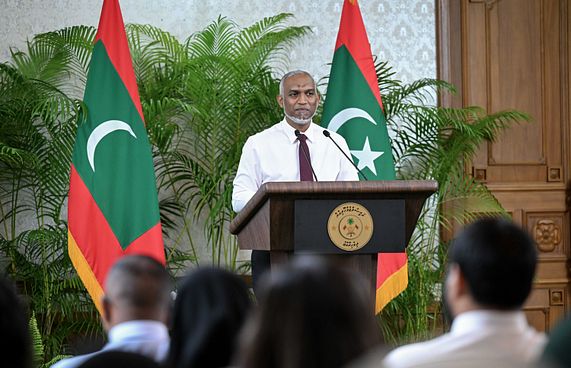 ކޮންމެ ހޯމަ ދުވަހަކު ރައީސް މީޑިއާއާ ބައްދަލުކުރައްވަނީ