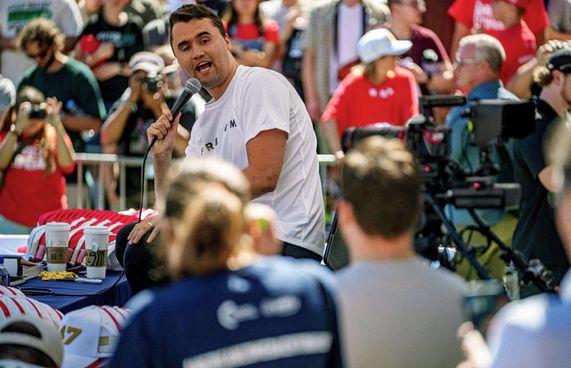 ޓްރަމްޕުގެ އެކުވެރި އެކްޓިވިސްޓް ޗާލީ ކާކް މަރާލައިފި