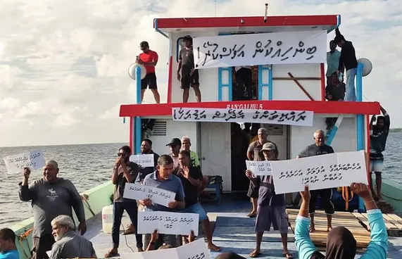 ހަނިފަރު ފަރަށް ޑައިވްކުރަން ފޭބިޔަ ނުދީ ހުރަސްއަޅައިފި