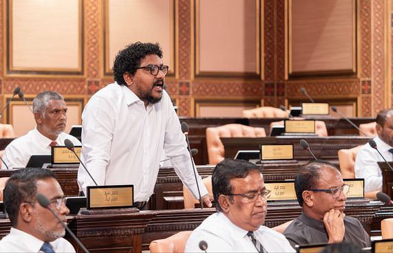 ޓައީ އަޅަން މަޖުބޫރުނުވާ ގޮތަށް ކޮމިޓީން ފާސްކޮށްފި