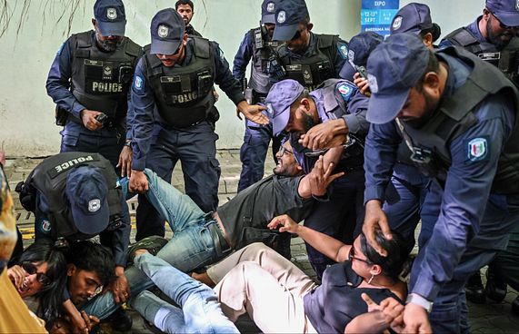 މުޒާހަރާގައި ފުލުހުން އަމަލުކުރި ގޮތް އެންއައިސީއަށް