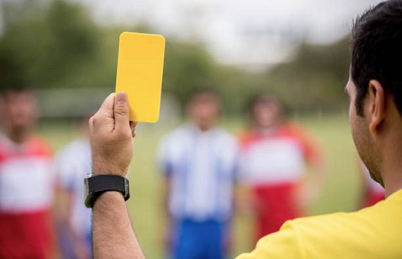 ލީގަށް ހާއްސަކޮށް ނޭޕާލުން ހަތަރު ރެފްރީން ގެނެސްފި