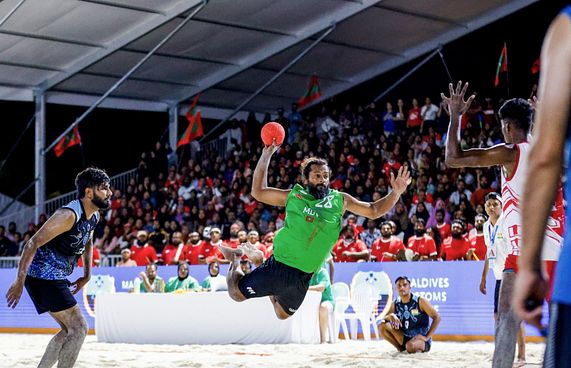 އިންޑިއާ ބަލިކޮށް ރާއްޖޭން ތިންވަނަ ހޯދައި ސެމީއަށް