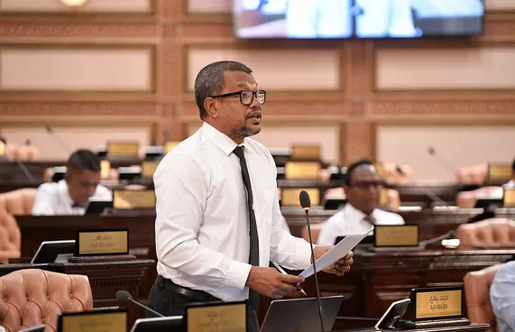 މާލީ ބަޔާން އާއްމުކުރަން ހުށަހެޅި ދެ ބިލް ބަލައިގެންފި