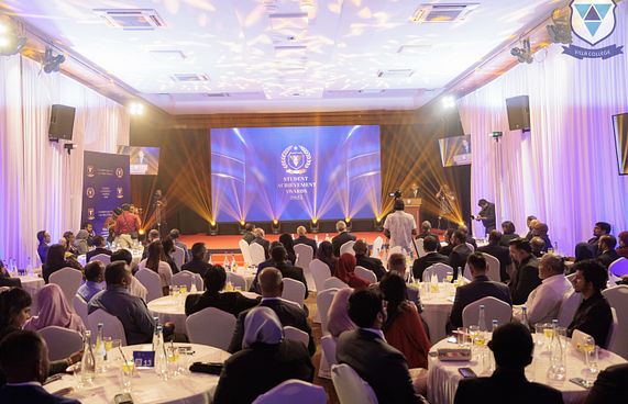 ވިލާ ކޮލެޖުގެ "ސްޓޫޑަންޓް އެޗީވްމަންޓް އެވޯޑް" ދީފި