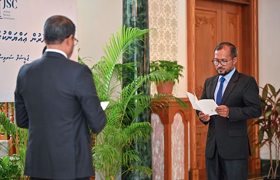 ހައި ކޯޓާއި ފެމެލީ ކޯޓުގެ އިސް ފަނޑިޔާރު ކަމަށް ހުޅުވާލައިފި