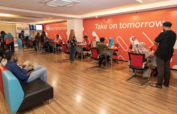 ދިރާގުން ޕްރީއޯޑަރުކުރި ކަސްޓަމަރުންނާ ފޯނު ހަވާލުކޮށްފި