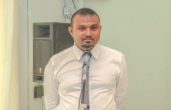 މައުމޫންގެ މައްޗަށް ހުކުމް އިއްވުން ފަސްކޮށްފި