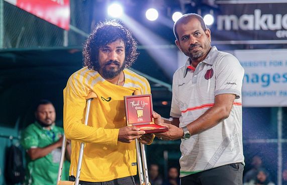 ހާއްޕެއަށް އަދާކުރި އިހްތިރާމުން ލޮލުން ފާއްދާލީ ކަރުނަ