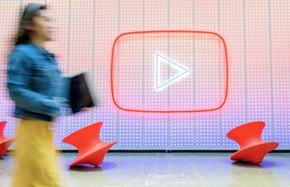 ޔޫޓިއުބުން ޓްރަމްޕަށް 22 މިލިއަން ޑޮލަރުގެ ބަދަލެއް