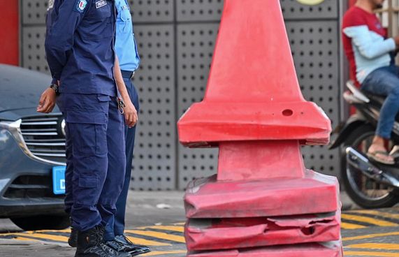 ބަނގުރަލާއެކު ހައްޔަރުކުރި ބައެއްގެ ތެރޭގައި ފުލުހެއް!