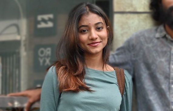 އިންޒާރުދިން ކަމަށް ބުނެ ޝިމަންގެ ފޯނު ހިފަހައްޓައިފި