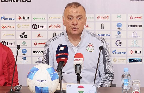 ރާއްޖެއަށް  އިހްތިރާމު އޮންނާނެ: ތަޖިކިސްތާނުގެ ކޯޗު