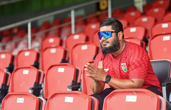 މަންމަ ދިން 50 ޑޮލަރާ އެކު ދިލް އުދުހެނީ