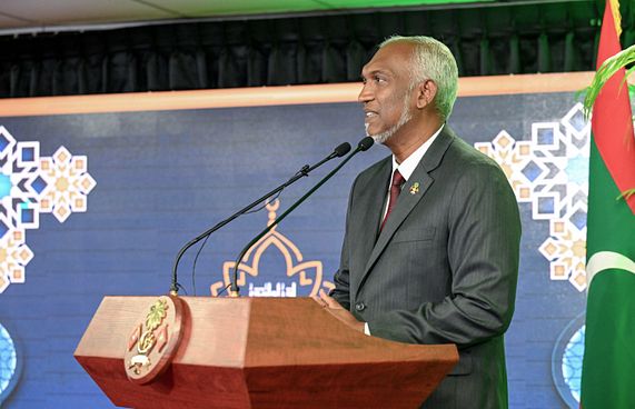 ރައީސް އެދިވަޑައިގަތީ ދެނަމާދު ދޭތެރޭ ކިޔަވަން ފަށަން