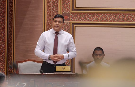 ގަވައިދާ ހިލާފަށް ކާރު ރަޖިސްޓްރީކުރަން މެމްބަރުން އެދޭ