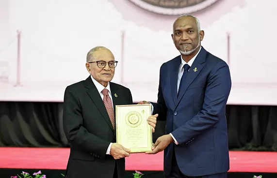 ނަސްރުގެ ދުވަހުގެ ހާއްސަ ޝަރަފުގެ އައްޑަނަ މައުމޫނަށް