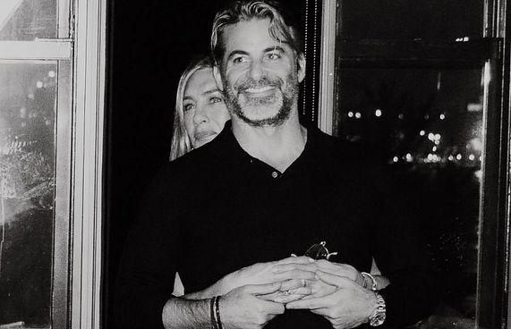 ޖެނިފާގެ އާ ލޯބިވެރިޔާއާ އެކު ފޮޓޯއެއް