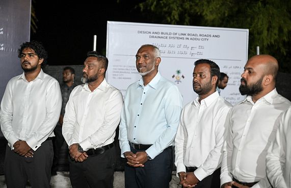 އައްޑޫ ލިންކް ރޯޑާއި ހައިވޭ އަލުން ހަދަން ފަށައިފި