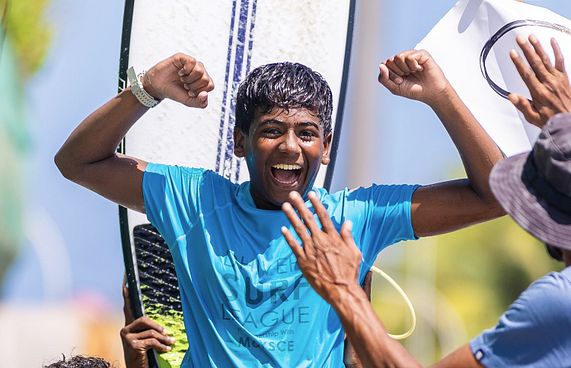 އުމުރުން 15 އަހަރުގެ ޔަސީން ސާފިން ޗެމްޕިއަނަކަށް!