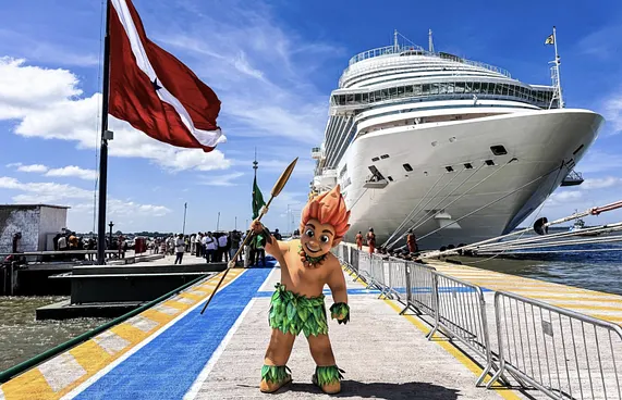 ކޮޕަށް ދާ ވަފުދުތަކުގެ މީހުން ތިބެން ކްރޫޒްލައިނާ