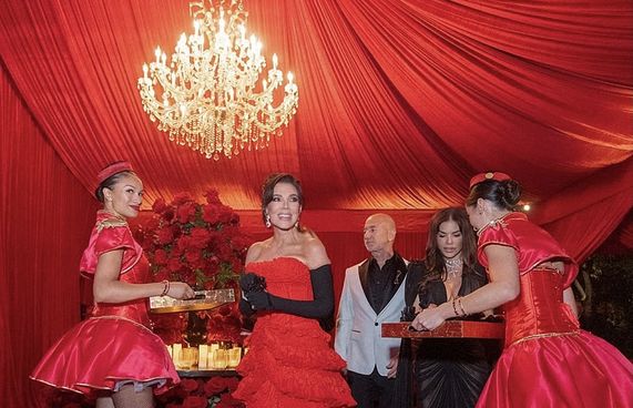 ކްރިސް ޖެނާގެ އުފަންދުވަހަށް ބޭއްވި ޕާޓީ ހުއްޓުވައިފި