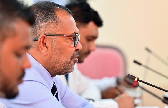 100 މިލިއަން ޑޮލަރުގެ ޔޫރޯ ބޮންޑު ރޯލްއޯވާ ކުރަނީ