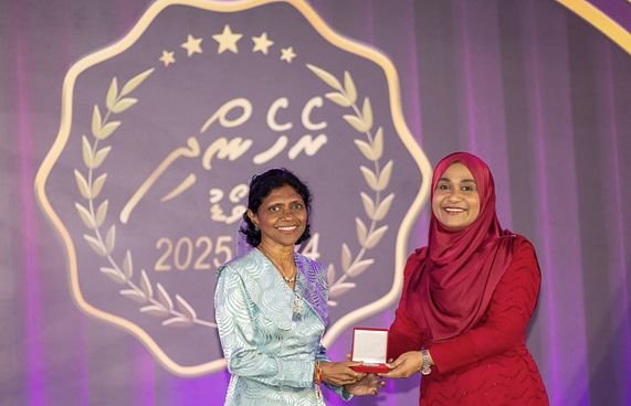 ގައުމެއް ބިނާކުރުމުގެ އަސްލަކީ އަންހެނުން: ފަސްޓް ލޭޑީ