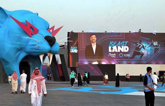 ސައުދީގައި މިސްޓަ ބީސްޓްގެ ތީމް ޕާކެއް ހުޅުވައިފި