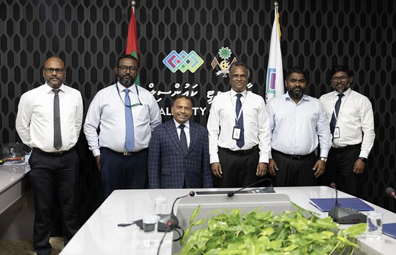 އޭޓީއެމް ހުންނަ ބަސް ސްޓޭޝަންތަކެއް މާލޭގައި އަޅަނީ