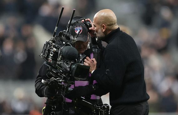 ގާޑިއޯލާ "ވަރުގަނޑު ބާލާލީ" ކެމެރާމަނަށް