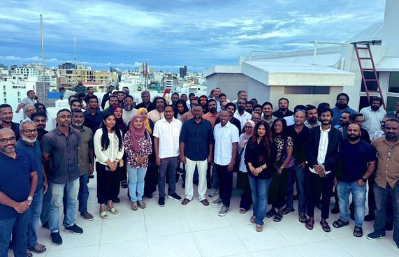 ފައްޔާޒު، އަލީ އާޒިމްގެ ކެމްޕެއިނަށް ނުކުމެވަޑައިގެންފި