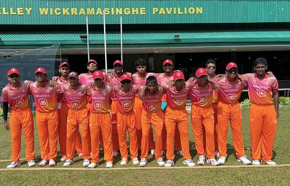 ލަންކާ ތޫފާނުގައިޖެހި ގައުމީ ކްރިކެޓް ޓީމު ތާށިވެއްޖެ!