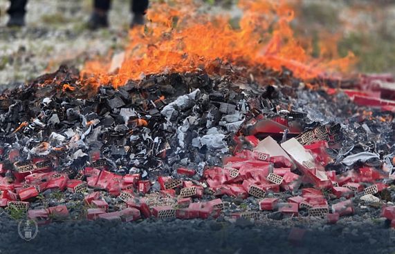 އައްޑޫން ހިފަހައްޓާފައި ހުރި ސިނގިރޭޓު ނައްތާލައިފި