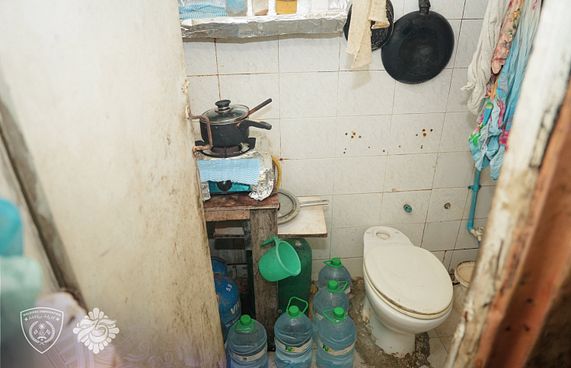 ވިއްކަން ކާތަކެތި ހަދަމުން ދިޔައީ ފާހާނާ ތެރޭގައި