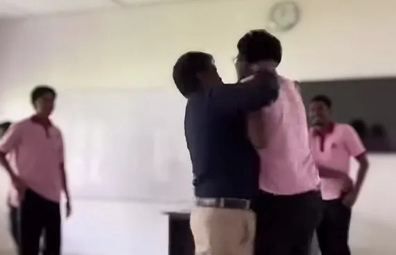 ދަރިވަރެއްގެ ގައިގައި ތަޅައިގަތް ޓީޗަރެއްގެ މައްސަލައެއް