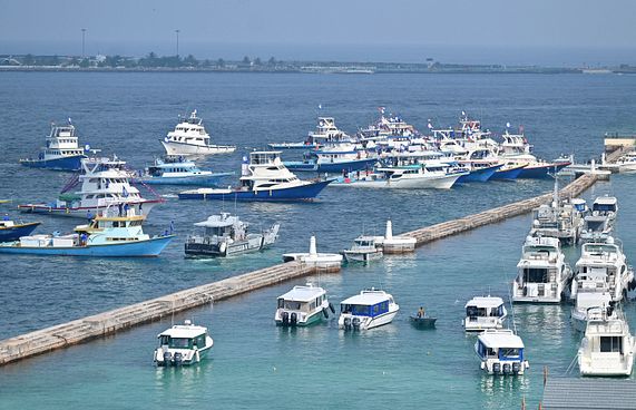 މުޒާހަރާއިން ހައްޔަރުކުރި މީހުން ދޫކޮށްލަން ގޮވާލައިފި